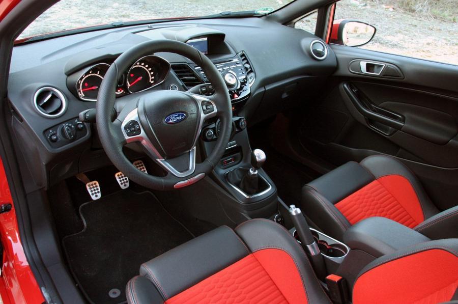  Ford Fiesta ST 2014 года  (фото 36 из 66)
